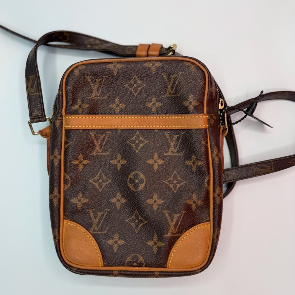 LOUIS VUITTON VINTAGE DANUBE-Authentic